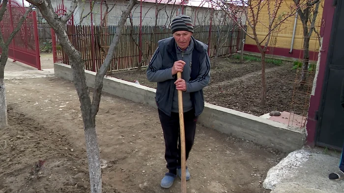 Domnul Gheorghe are 73 de ani. FOTO I. Bunilă