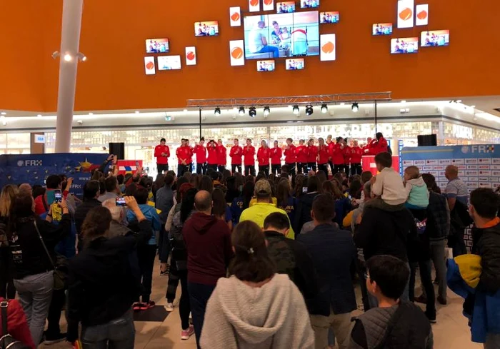 Denisa Dedu, alături de fani la Brașov