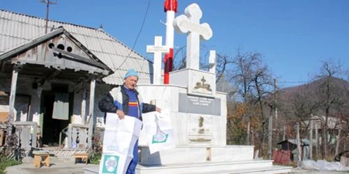 Zaharia-Dorel se mândreşte cu monumentul din marmură