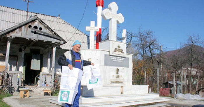 Zaharia-Dorel se mândreşte cu monumentul din marmură