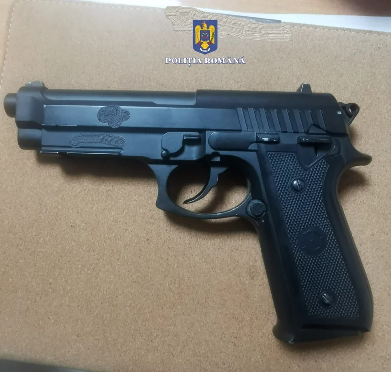 Pistolul a fost confiscat