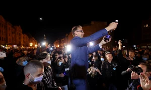 Dominic Samuel Fritz a sărbătorit în centrul orașului înconjurat de sute de timișoreni, după ce a fost ales primar  jpeg