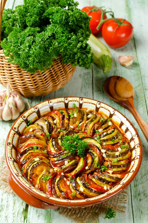 Ghiveci cu vinete, dovlecei și roșii