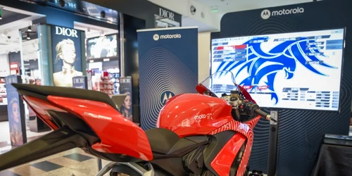 moto g 5G plus motocicleta Ducati