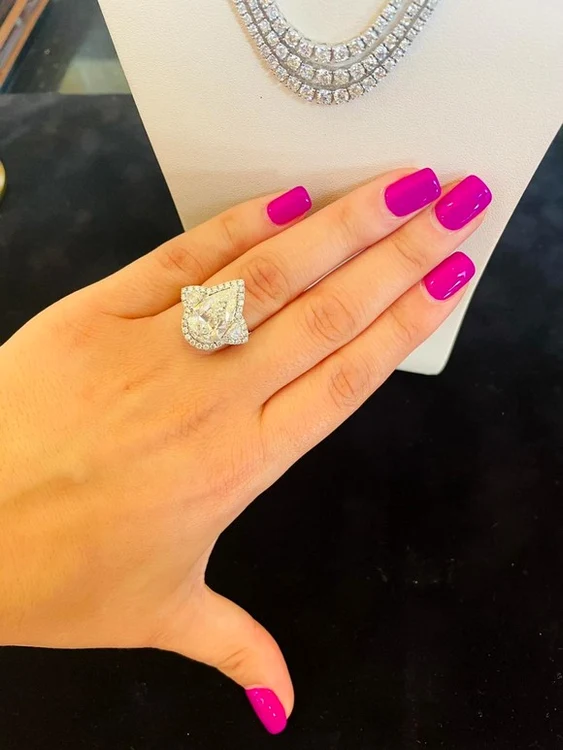 Inelul cu diamant ”Eternity” care este scos la vânzare în licitație la un preț pornind de la 40.000 de euro