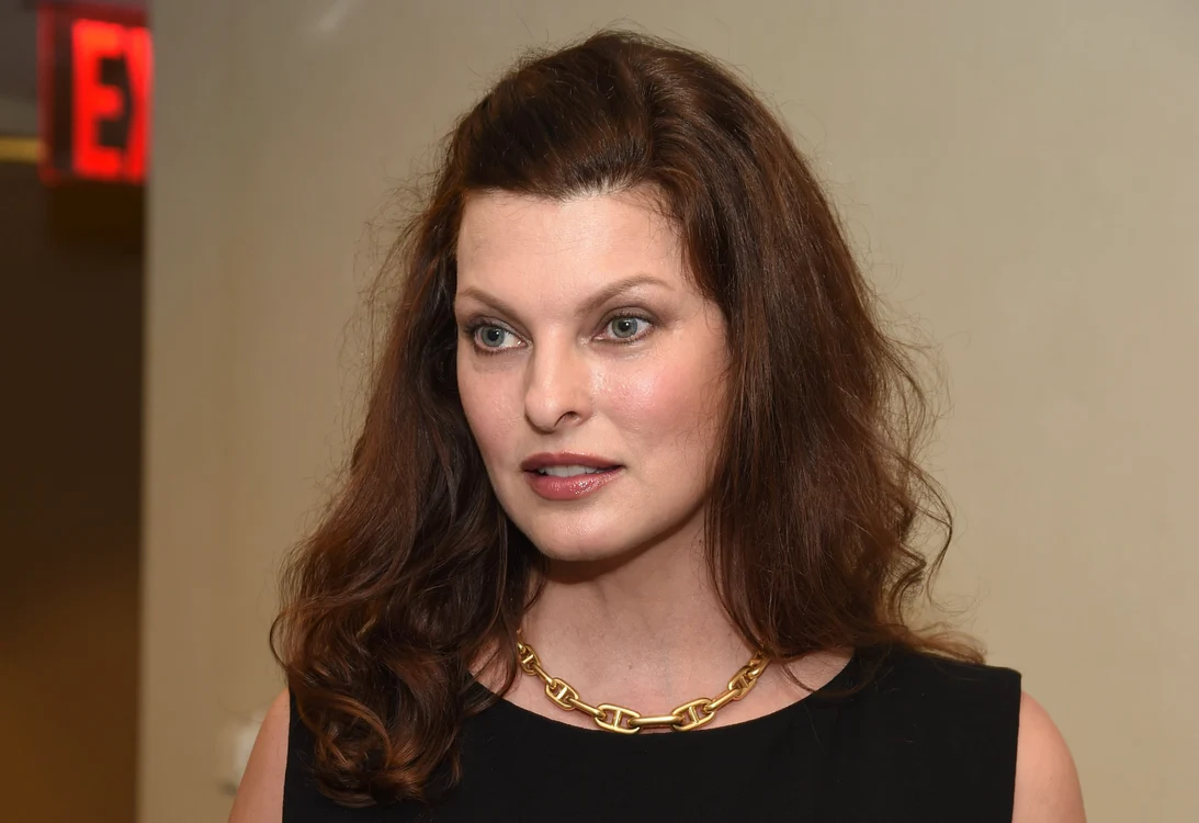 
    Linda Evangelista a recunoscut că a fost desfigurată iremediabil în urma unei proceduri cosmeticefoto: Getty Images  