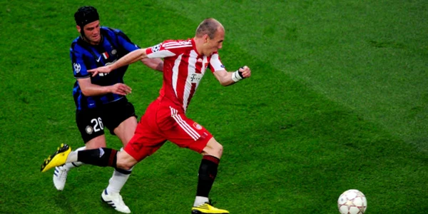 Arjen Robbe, în duel cu Chivu în finala Ligii Campionilor din 2010