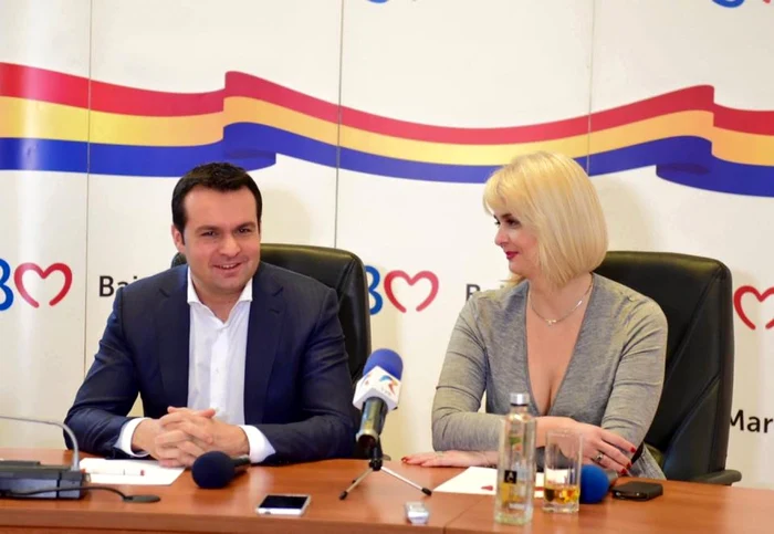 Edilul Municipiului Baia Mare, Cătălin Chercheş, şi şefa delegaţiei României la Stockholm, Iuliana Marciuc, au dat detalii despre organizarea Selecţiei Naţionale FOTO TVR