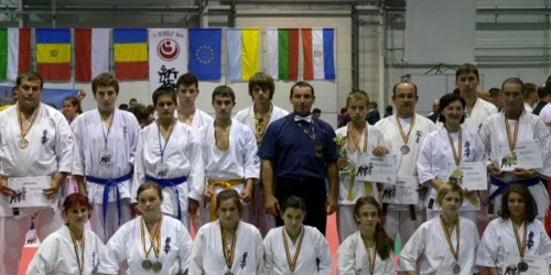 Karatiştii mureşeni au obţinut 16 medalii la Arad 