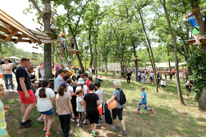 Parcul de Aventură, luat cu asalt de copii FOTO: CJ Galați