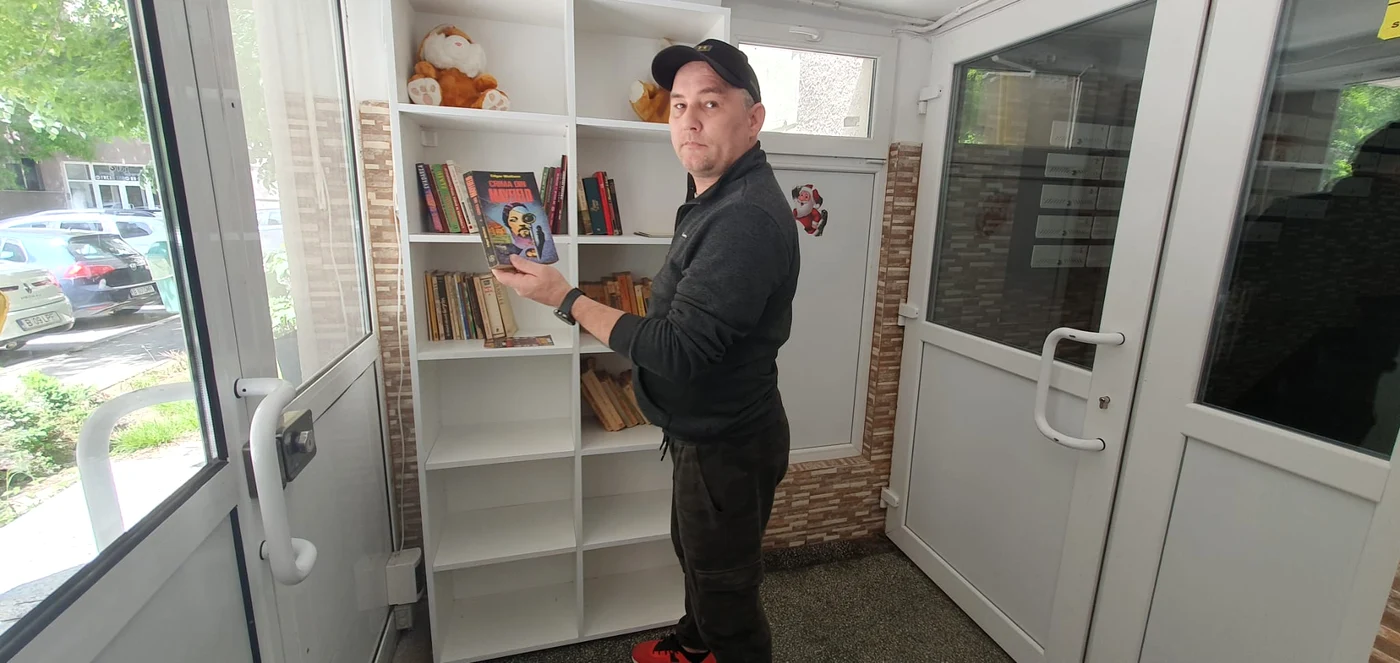Biblioteca din bloc din sectorul 6