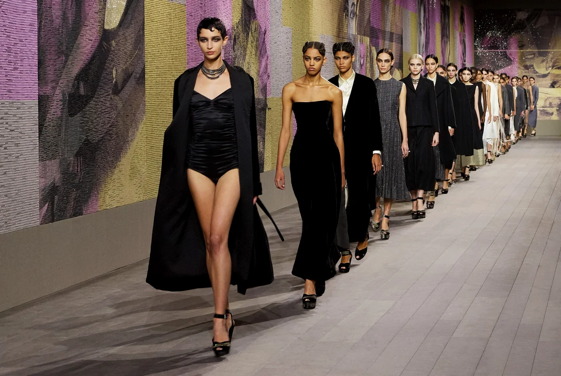 Show-ul de modă Dior de la Muzeul Rodin din Paris
