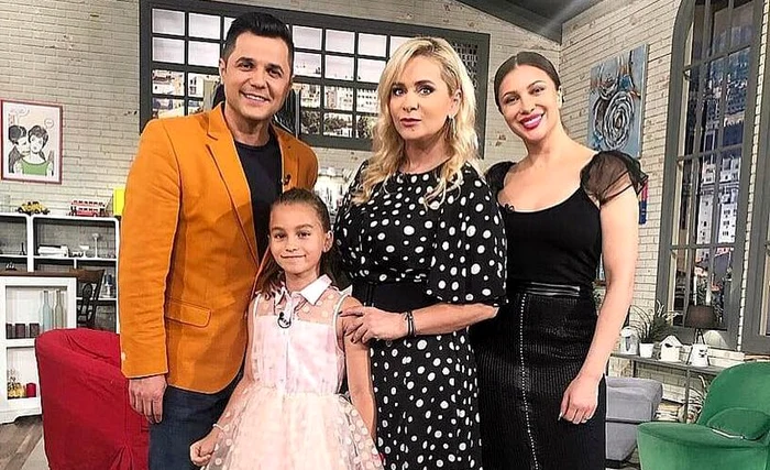 Cove, Paula Chirilă şi Lora