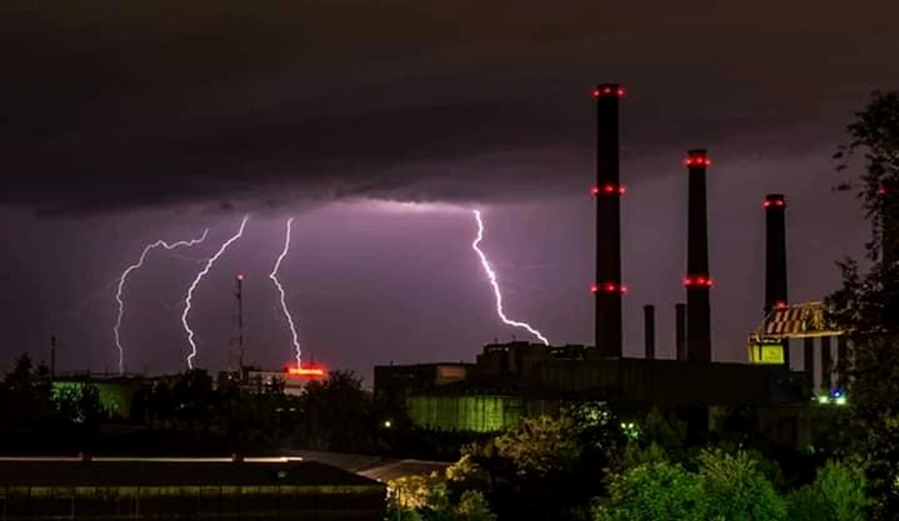 Meteorologii ANM au prelungit avertizările de vreme rea până luni dimineațăFOTO: Facebook