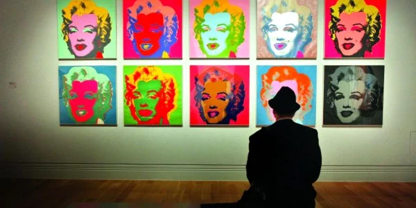 Curentul Pop-art s-a prezentat ca fiind, la mijlocul anilor ’50, o provocare la adresa artei tradiţionale