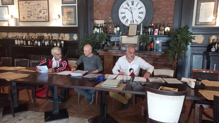 Sindicaliștii de la Teatrul „Sică Alexandrescu” din Brașov FOTO Ioan Buciumar