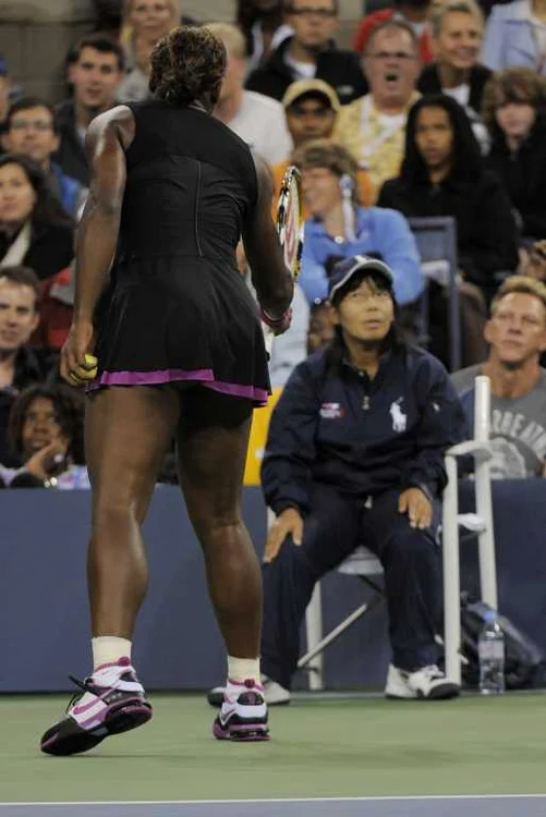 
    Serena Williams, amendată pentru înjurături VIDEO  