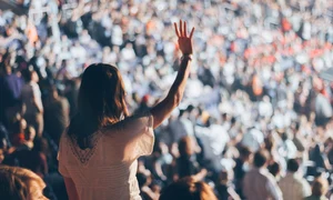 Cum te pregătești corespunzător pentru a merge la un festival jpg