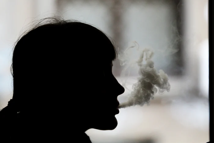 Fumătorii respectă rar dreptul nefumătorilor de a respira aer curat