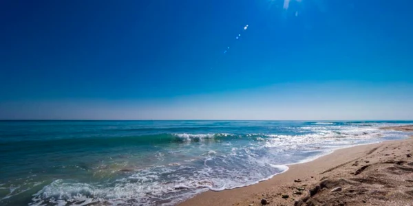 Litoral de 1 Mai - Vama Veche Sursa Facebook Rock's Sat Vama Veche