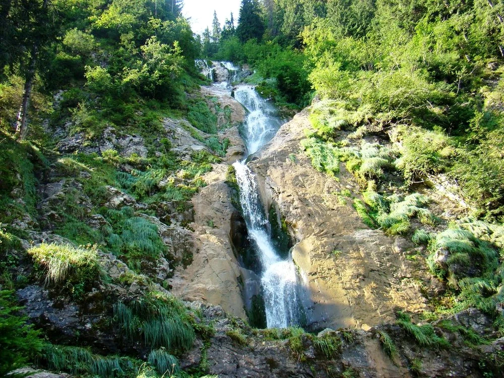 Cascada Cailor se află aproape de granița cu Ucraina / foto: romtur