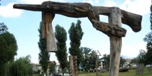 Reşiţa: Sculptorii se întâlnesc, pentru ultima oară, cu lemnul