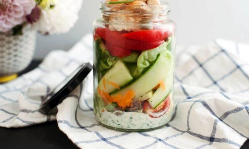 salata in borcan jpeg