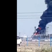 rafinarie de petrol din Rusia in flacari foto twitter