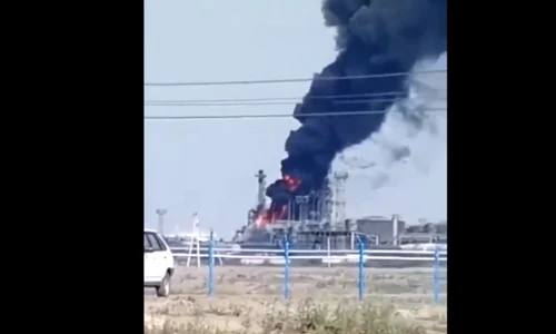 rafinarie de petrol din Rusia in flacari foto twitter
