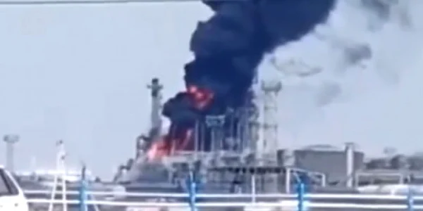 rafinarie de petrol din Rusia in flacari foto twitter