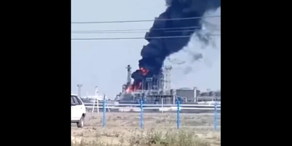 rafinarie de petrol din Rusia in flacari foto twitter