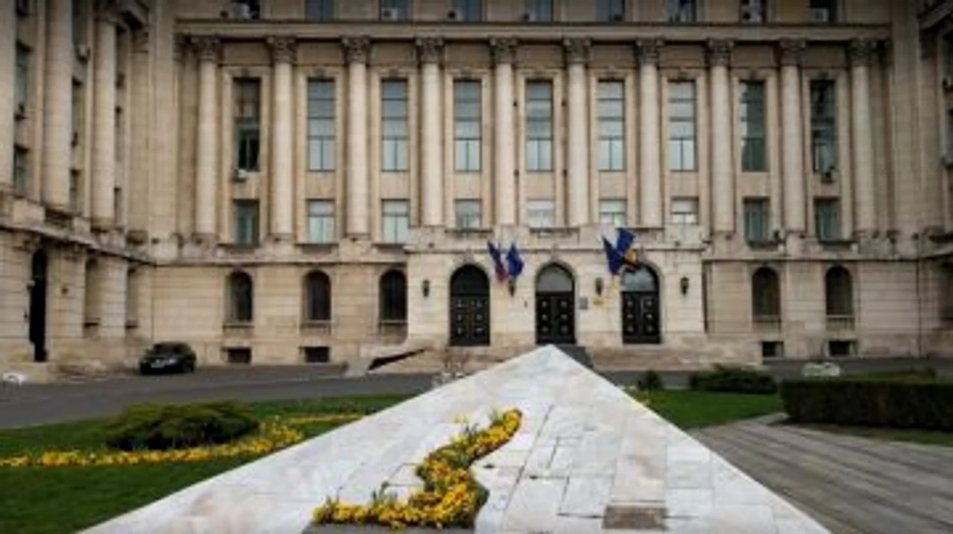 
    Un incendiu a izbucnit joi dimineaţa la sediul MAI  
