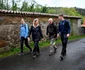 Regele Philippe cu Regina Mathilde și copiii lor pe El Camino de Santiago de Compostela. FOTO: Casa Regală belgiană