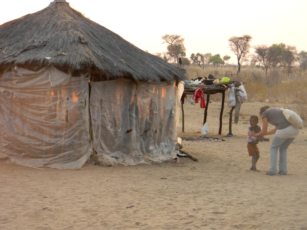 Tineri români Africa