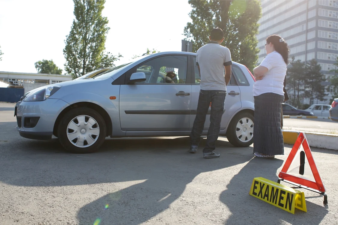 Permisul de conducere se obţine prin examen scris şi probă practică (foto:arhivă)