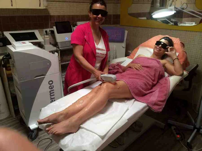 Artista se tonifică si elimină celulită cu aparatul Maximus de la LaMignonne