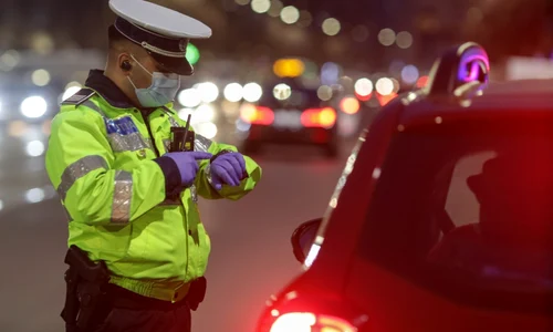 Poliţia verifică maşinile în Bucureşti duminica 28 martie 2021 FOTO Inquam Photos / Octav Ganea