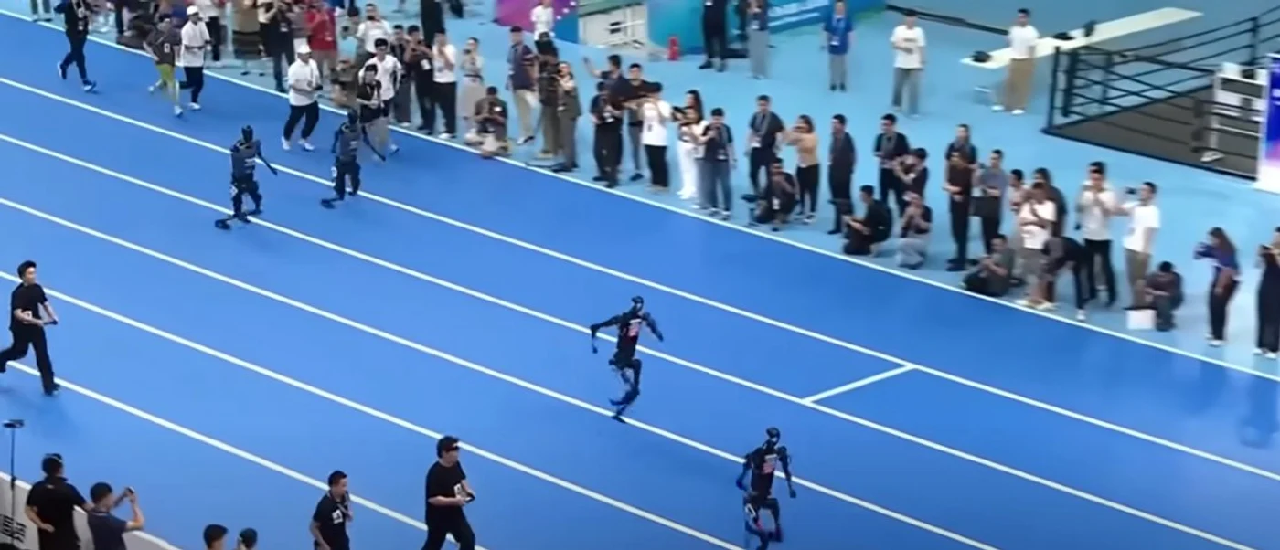 Cursa roboților de la Beijing  FOTO Captură video