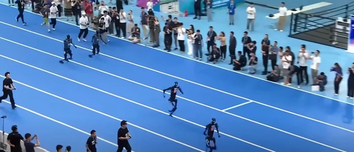 Cursa roboților de la Beijing FOTO Captură video