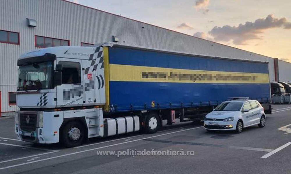  Peste 20 de tone de substanţe inflamabile, transportate ilegal, descoperite de poliţiştii de frontieră la Giurgiu VIDEO