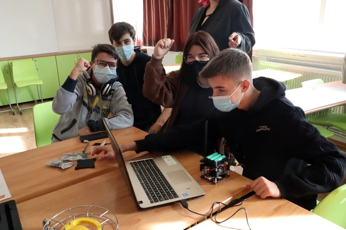 Elevi microsateliţi eforie foto Florin Serbu