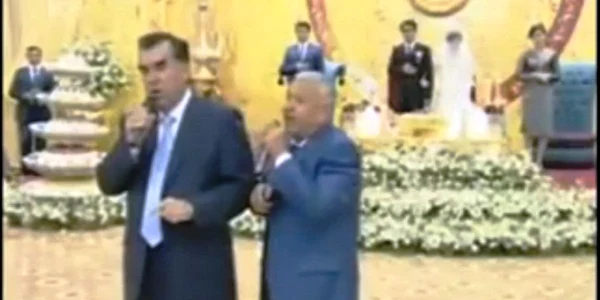 Presedintele tadjik a cantat la nunta fiului sau