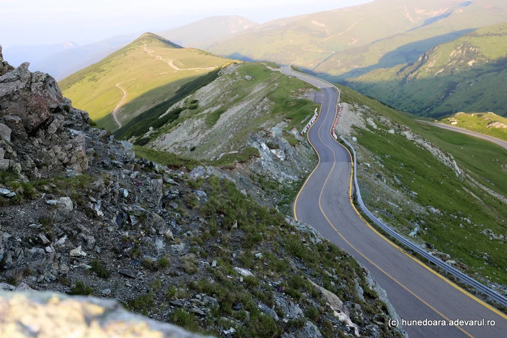 Circulația pe Transalpina, oprită din cauza vremii nefavorabile. Este a doua oară într-o săptămână când se ia o astfel de decizie