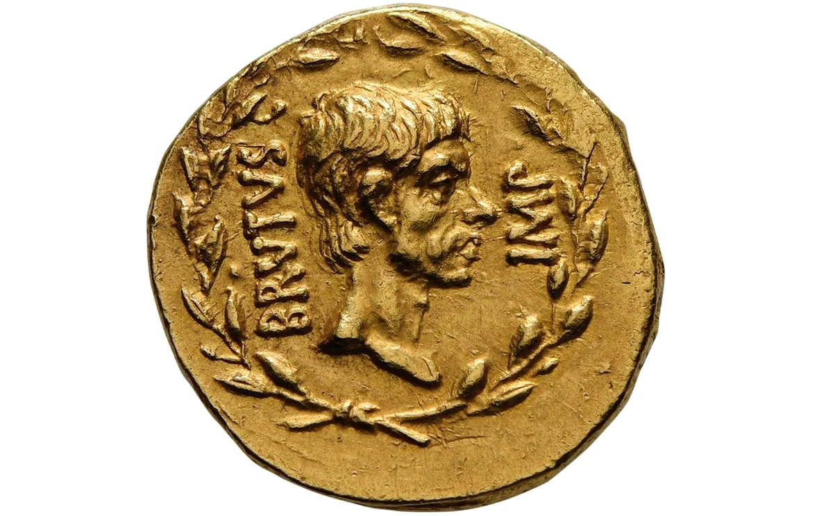 Monedă romană de aur cu efigia lui Brutus (© Numismatica Genevensis SA / news.artnet.com)