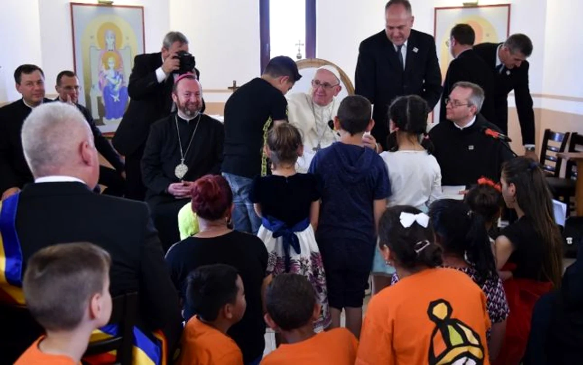 Papa Francisc - întâlnire comunitate romă - Barbu Lăutaru - Blaj / FOTO AFP / 2 iun 2019