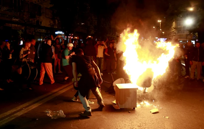 Proteste în Macedonia, ca urmare a deciziei luate de preşedinte în scandalul interceptărilor Foto: AP