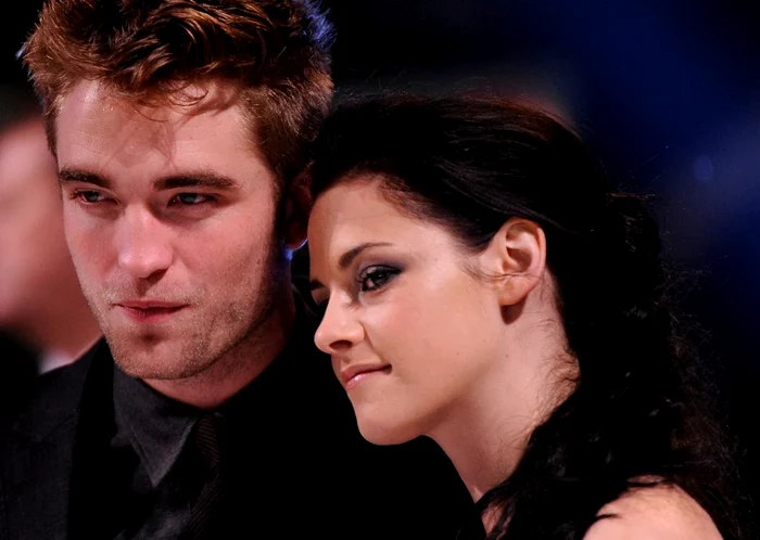 Robert Pattinson şi Kristen Stewart