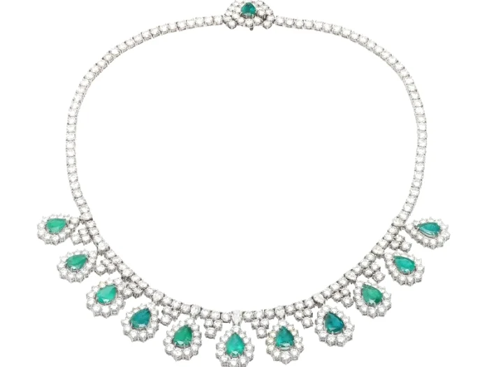 Colierul Elenei Ceaușescu este scos la licitație