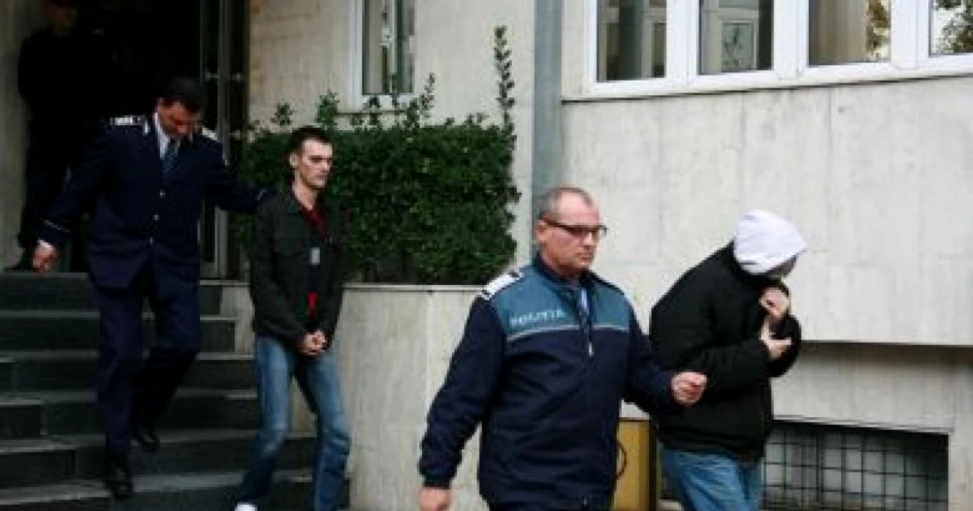 Târgu-Jiu: Video/Droguri consumate în locuinţa fiului judecătoarei Avramescu