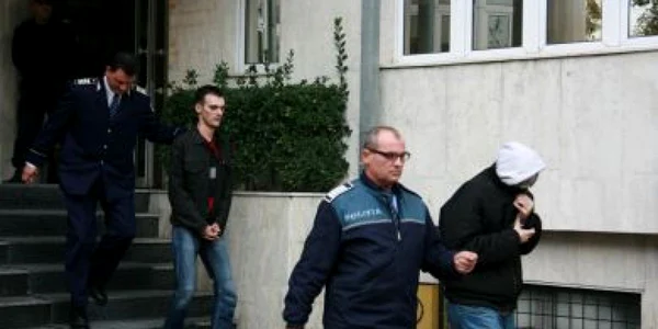 Târgu-Jiu: Video/Droguri consumate în locuinţa fiului judecătoarei Avramescu